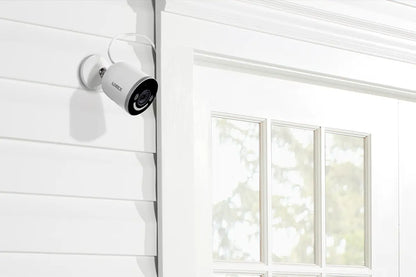 Lorex 4K Spotlight Indoor/Outdoor Wi-Fi 6 Security Camera with Smart Security Lighting (32GB, Open Box)